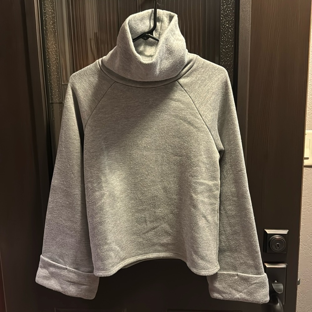 Dee Elly Sweatshirt